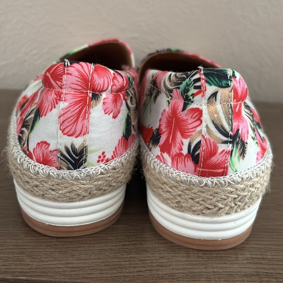 Comfortview Women's The Spencer Slip On Flat Tropical Hawaiian Floral 12 Wide - Picture 7 of 10
